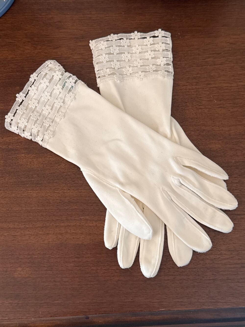 Vintage 1950s 1960s Viola Weinberger White Lace Cotton Gloves Size 6.5 Wedding